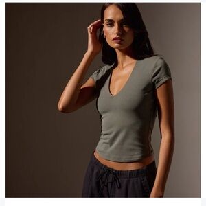 Stretch Lotus Deep V Short Sleeve Tee Palm James Perse